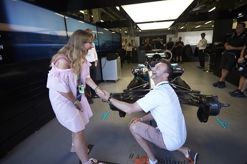 Formula-1 Qran-prisində sürpriz evlilik təklifi