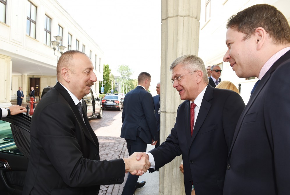 İlham Əliyev Polşa Senatının marşalı ilə görüşdü