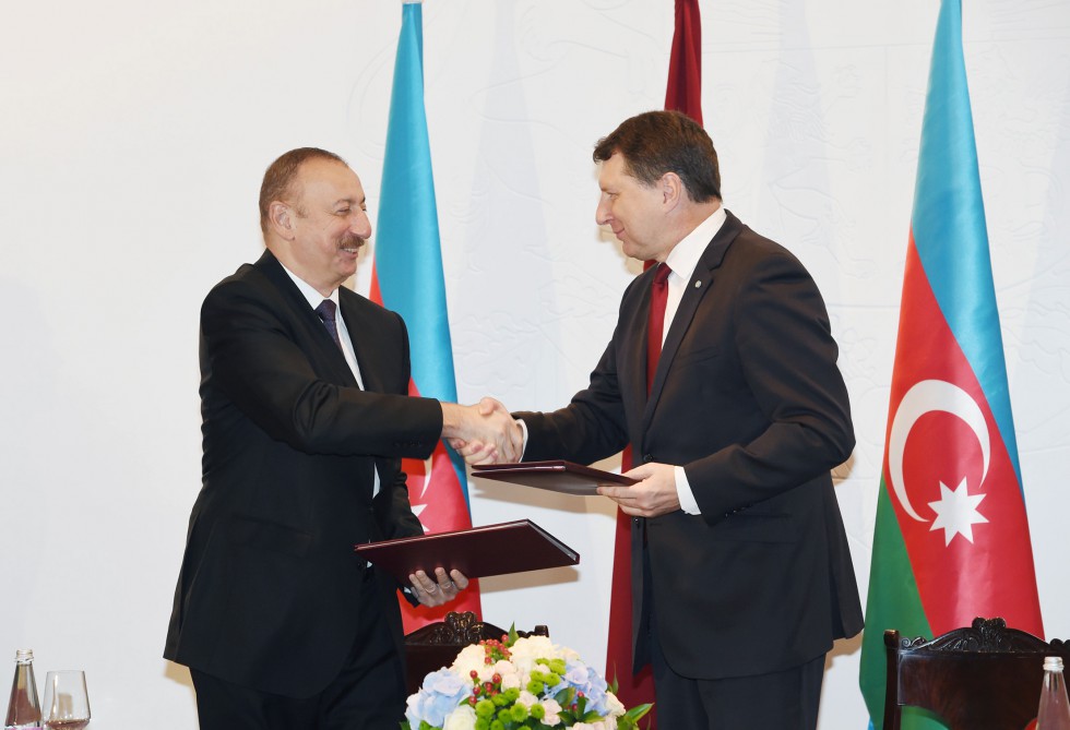 İlham Əliyev Latviya prezidenti ilə görüşdü