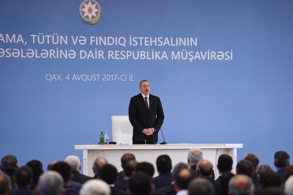 İlham Əliyev Qaxda müşavirə keçirir