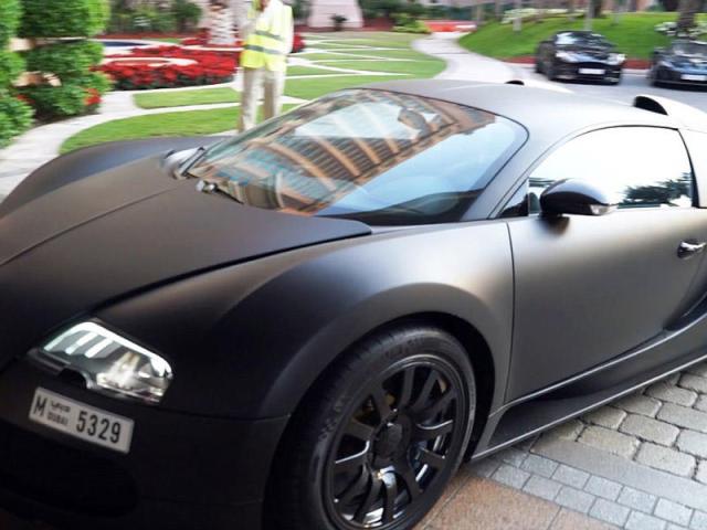 30 yaşlı türk milyarder Bugatti ilə dönər daşıdı – VİDEO