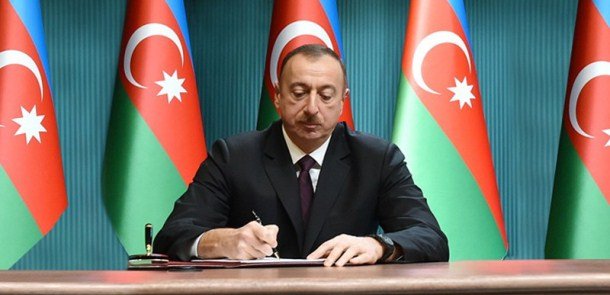 Prezident bu məmurların maaşını artırdı (SİYAHI)