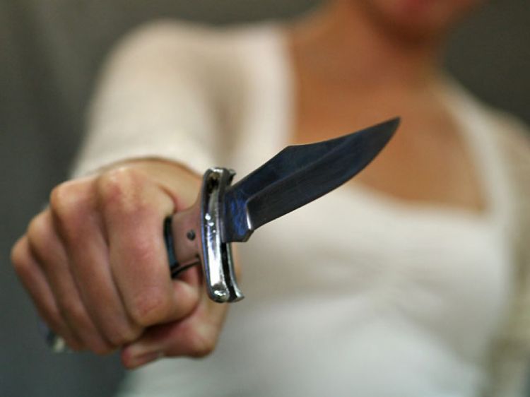 Bakıda dəhşət: 24 yaşlı qız bıçaqlandı