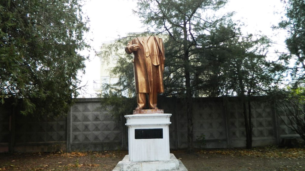 Leninin 1320 heykəli sökülüb - Ukraynada