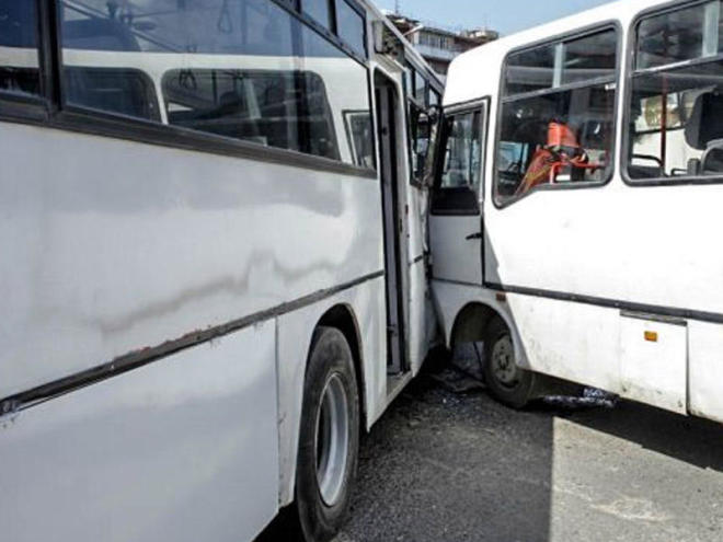 Bakıda iki avtobus toqquşdu: 11 yaralı