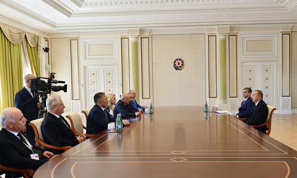 Prezident MDB nümayəndə heyəti ilə görüşdü