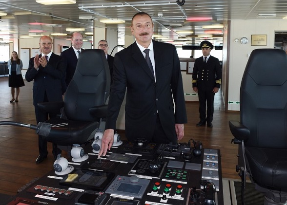İlham Əliyev “Xankəndi” gəmisində