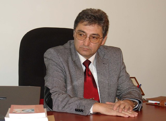 Akif Əlinin ağzını tikim - Məşhurlar nələr yazdı?