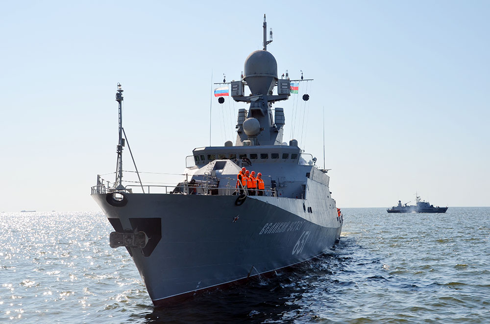 Rus hərbi gəmiləri Bakıda - Video