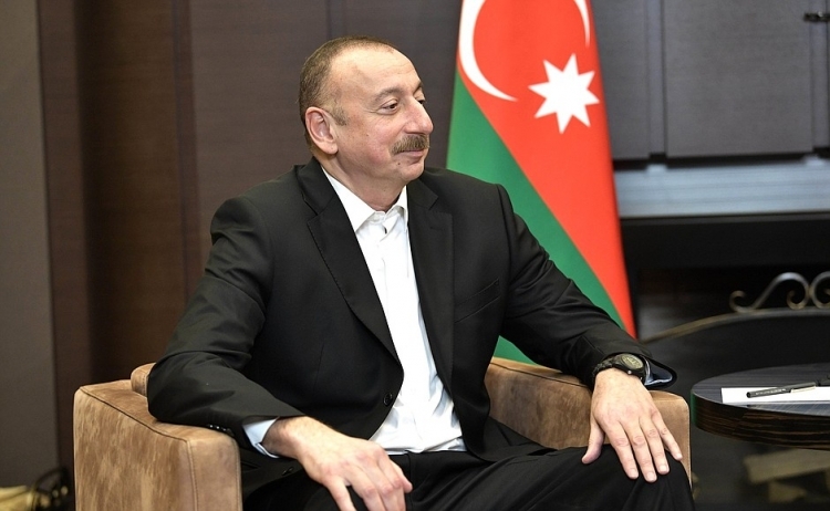 İlham Əliyev millimizin heyəti ilə görüşdü