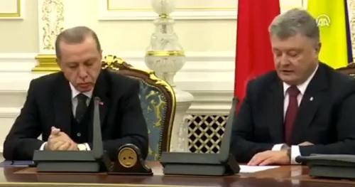 Ərdoğan Poroşenko ilə görüşdə yatdı - Video