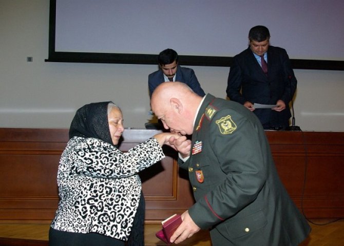 Ermənilər azərbaycanlı generala həsəd apardı - Foto