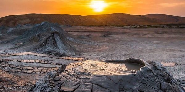 Şamaxıda vulkan püskürdü: Ərazidən qaz iyi gəlir