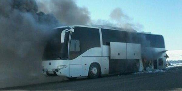 Qazaxıstanda 52 nəfər avtobusda diri-diri yandı - VİDEO
