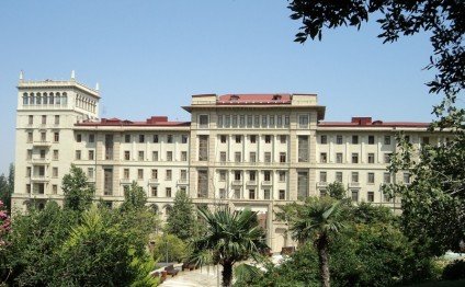 Benzinin gömrük rüsumu 200, tütün 2 dəfə artdı - Hökumət qərar verdi