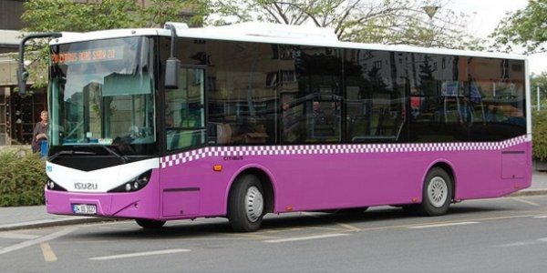 Bakıda avtobusu daşa basdılar: sərnişinin gözü çıxdı