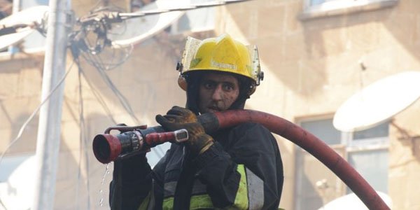 Bakıda yaşayış binasında yanğın: iki polis və üç azyaşlı zəhərləndi