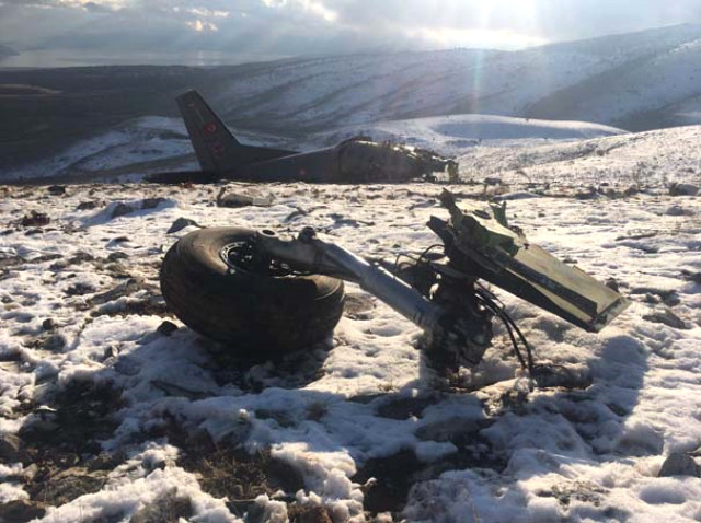 Türkiyədə hərbi təlim təyyarəsi qəzaya uğradı: iki pilot öldü