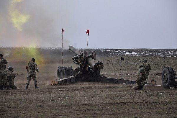 Türkiyə artilleriyanı işə saldı: Terrorçular Afrindən geri çəkildi