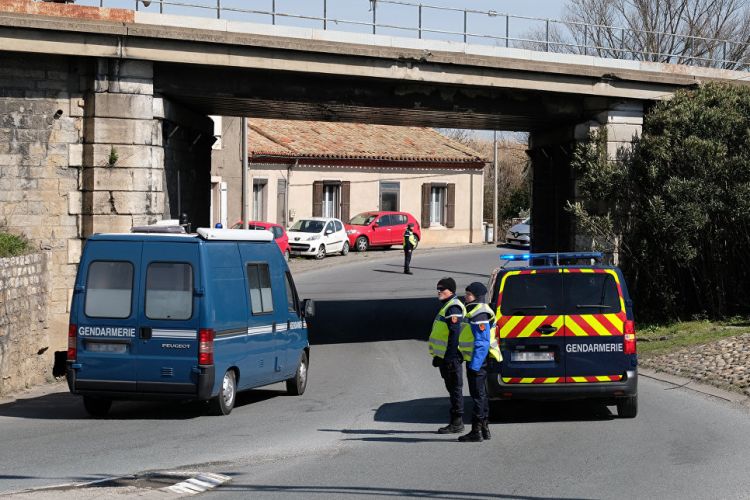Fransada insanları girov götürən terrorçu öldürüldü
