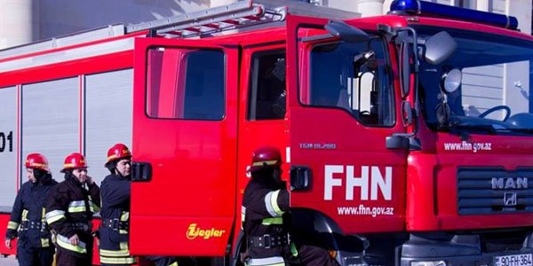 Bərdədə fəhlə daşıyan mikroavtobus yandı: yaralılar var