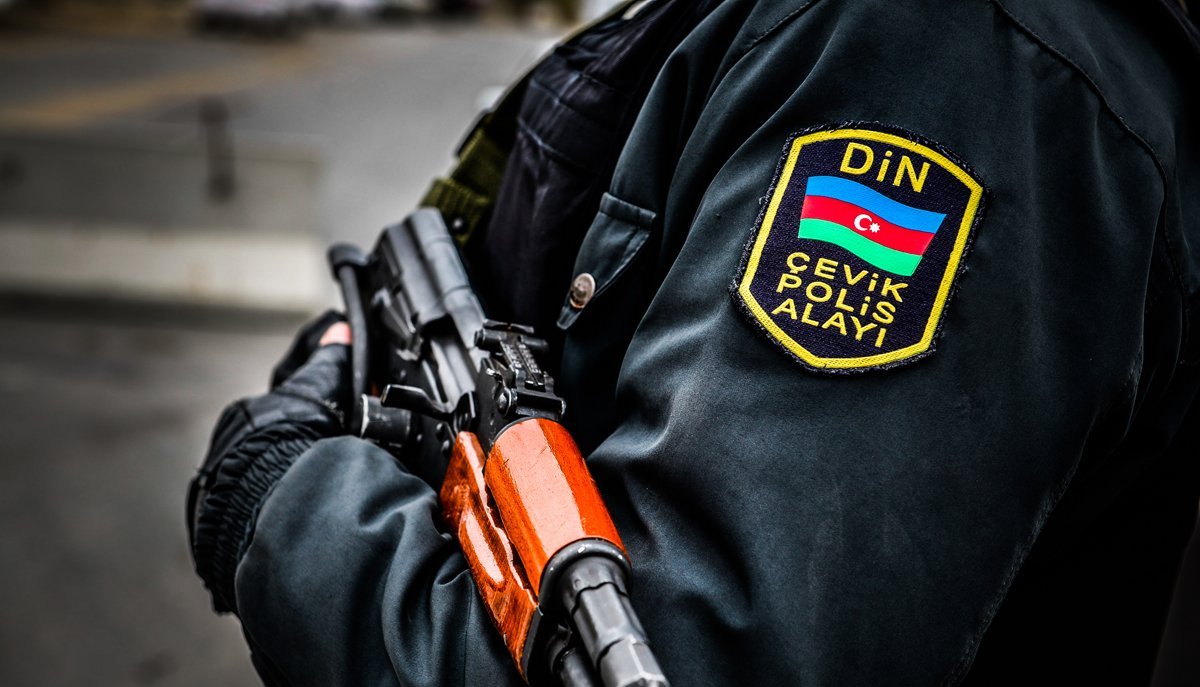 Polis bülletenlərə “Diktator” yazanları tapdı