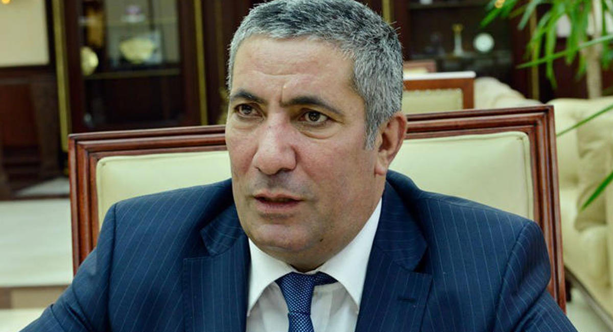 “Səs vermək üçün növbədə 20 dəqiqə gözləmişəm”- Siyavuş Novruzov