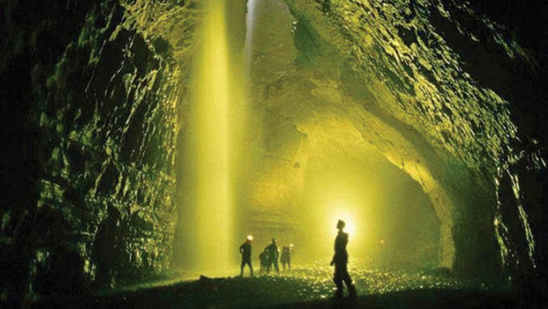 Cəhənnəmə enən mağara: Turistlər axın edir - FOTOLAR