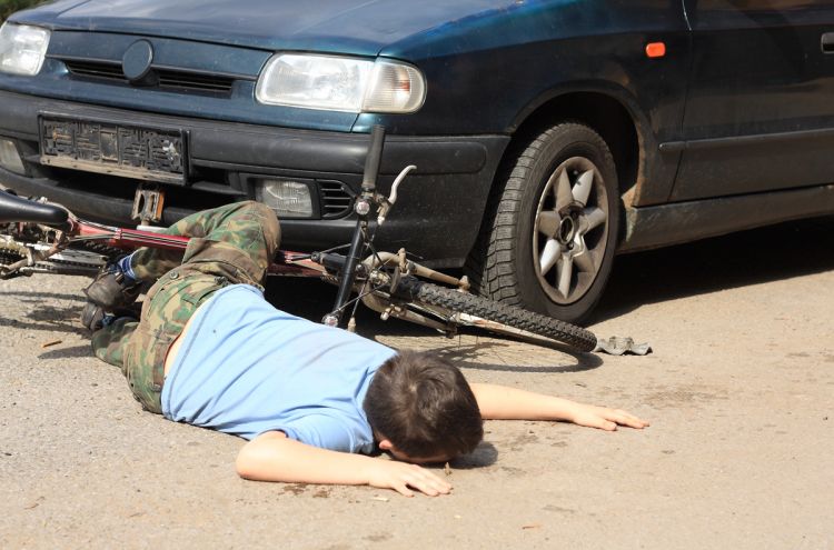 Bakıda ata 4 yaşlı oğlunu avtomobillə əzdi