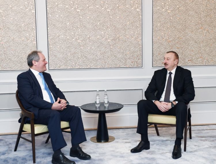 İlham Əliyev Britaniya parlamentinin bir qrup üzvü ilə görüşdü