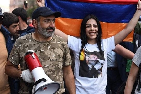 Hakim partiya Nikol Paşinyana söz verdi: “Mane olmayacağıq”