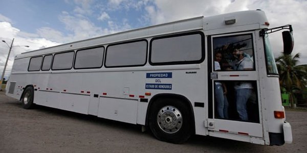 Tramp idarəçiliyi 90 min honduraslını deportasiya edir