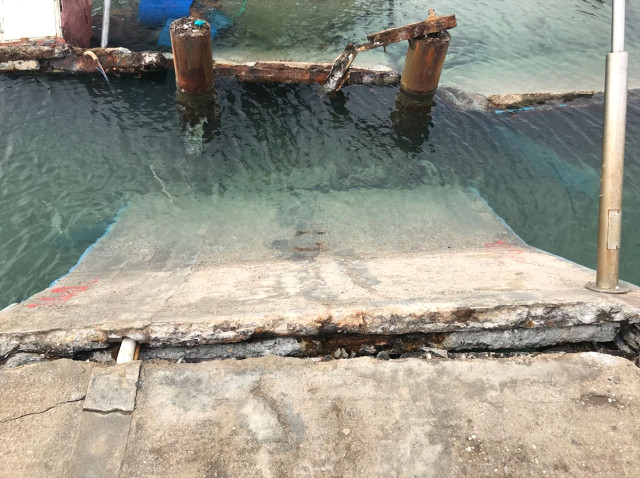 5 ulduzlu hotelin beton iskələsi çökdü, turistlərin ayaqları qopub suya düşdü - FOTOLAR