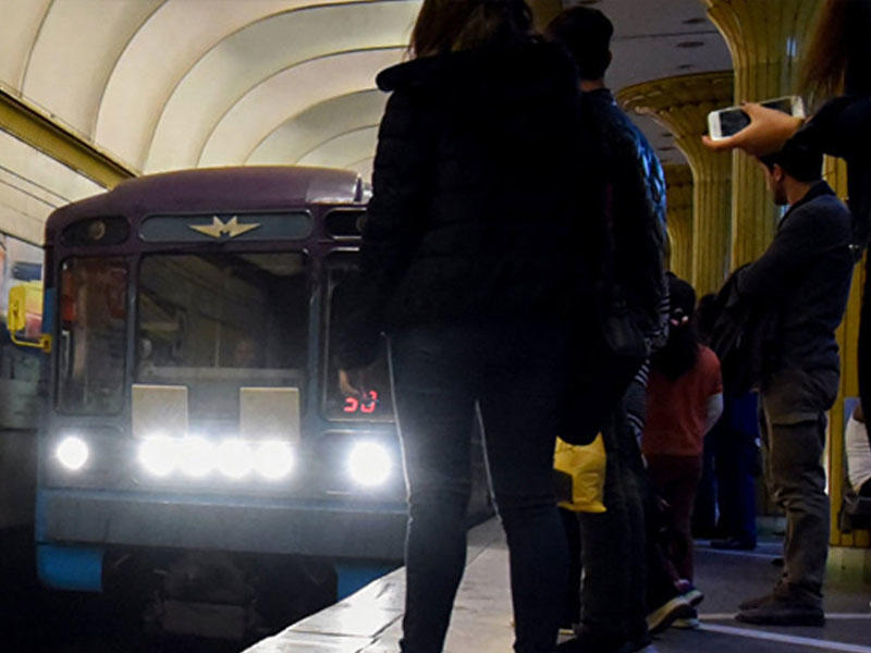 Bakı metrosunda tələbə öldü