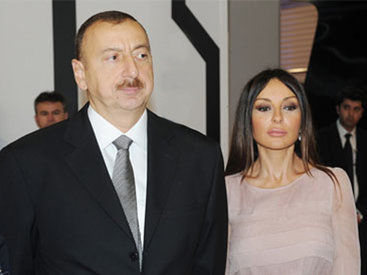 Prezident İlham Əliyev və xanımı ümummilli lider Heydər Əliyevin 95 illik yubileyinə həsr olunmuş təntənəli mərasimdə iştirak edir
