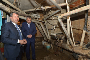 Rövşən Rzayev məcburi köçkünlərlə görüşdü