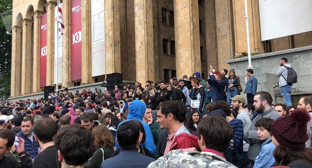 Tbilisidə etiraz aksiyaları bir həftəlik dayandı