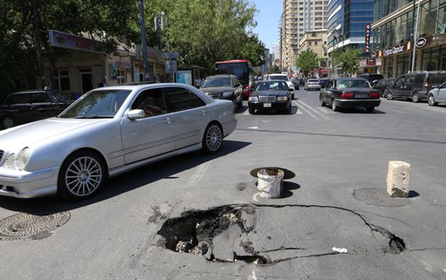 Bakıda yol çökdü - FOTO