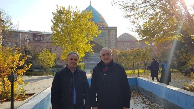 Azərbaycanlı deputatlar Yerevanda məsciddə - FOTO