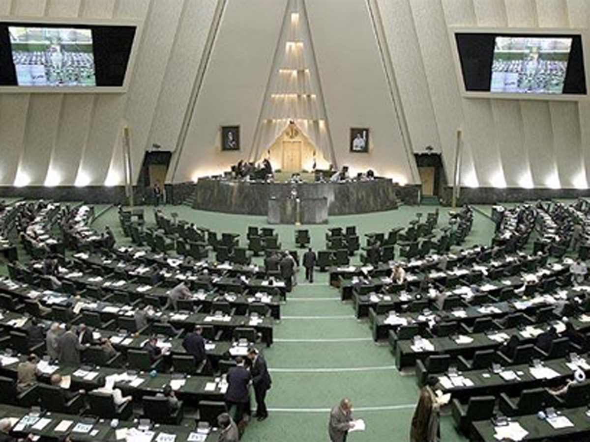 18 deputat istefa verdi - İranda
