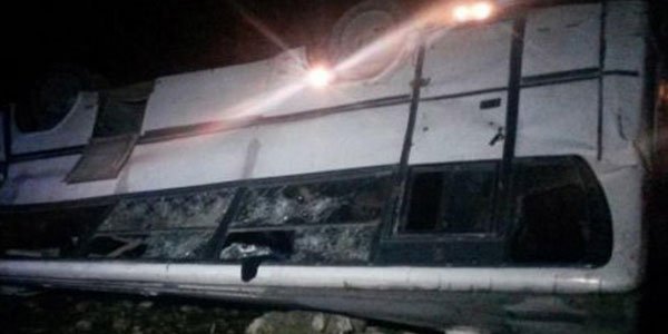 Xırdalanda sərnişin avtobusu aşdı: 9 yaralı var -  VİDEO