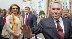 Nazarbayev öz qızına dövlət mükafatı verdi