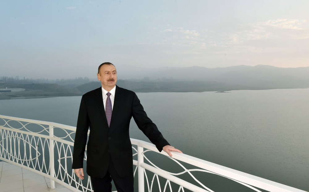 İlham Əliyev - Azərbaycanı inamla irəli aparan Prezident