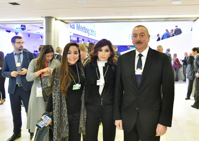 Prezident birinci xanımla Davosun sessiyasında - FOTOLAR