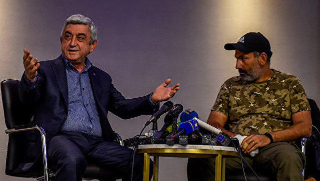 Sərkisyan Paşinyana hücum etdi: Əliyevlə yox, mənlə danış!