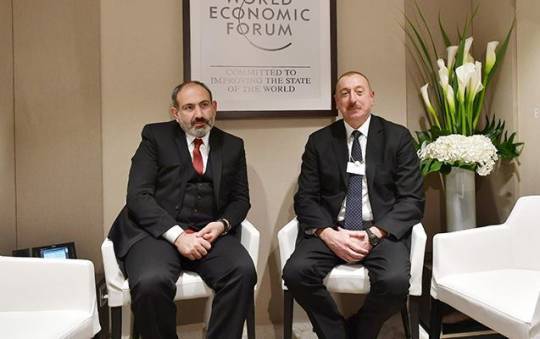Erməni jurnalist: “Əliyev Paşinyandan fərqli olaraq bu prosesin içərisindədir”