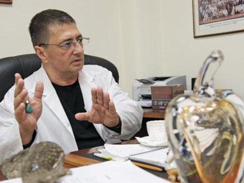 Məşhurları müalicə edən alimdən sensasion xəbərdarlıq: həkimlər hamını aldadır, əslində...