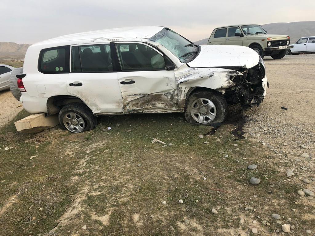 BP-yə məxsus “Land Cruiser” “07”-ni vurdu: 1 ölü, 2 yaralı - FOTO