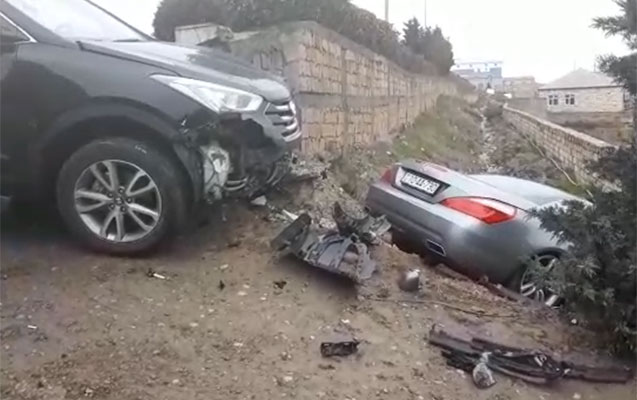 AA nişanlı maşın dərəyə aşdı - Video