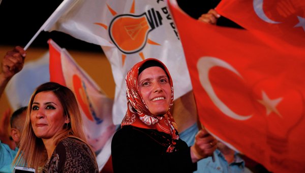 Türkiyədə ilginc qadağalar: Vəkil ailəsini müdafiə edə bilməz